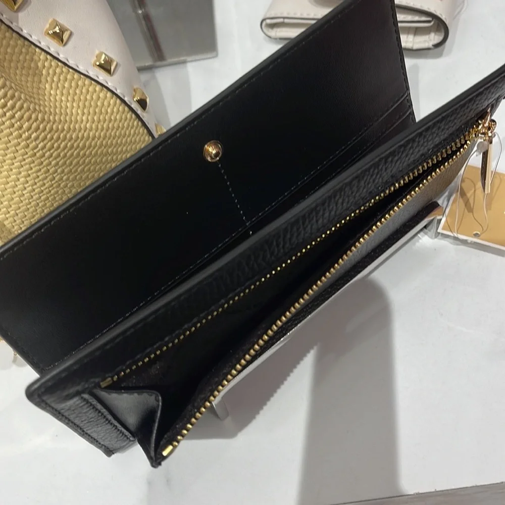 MICHAEL KORS
Reed Large Pebbled Leather Snap Wallet
Style# 35S3G6RE3L
Black 
NWT - Picture 13 of 16